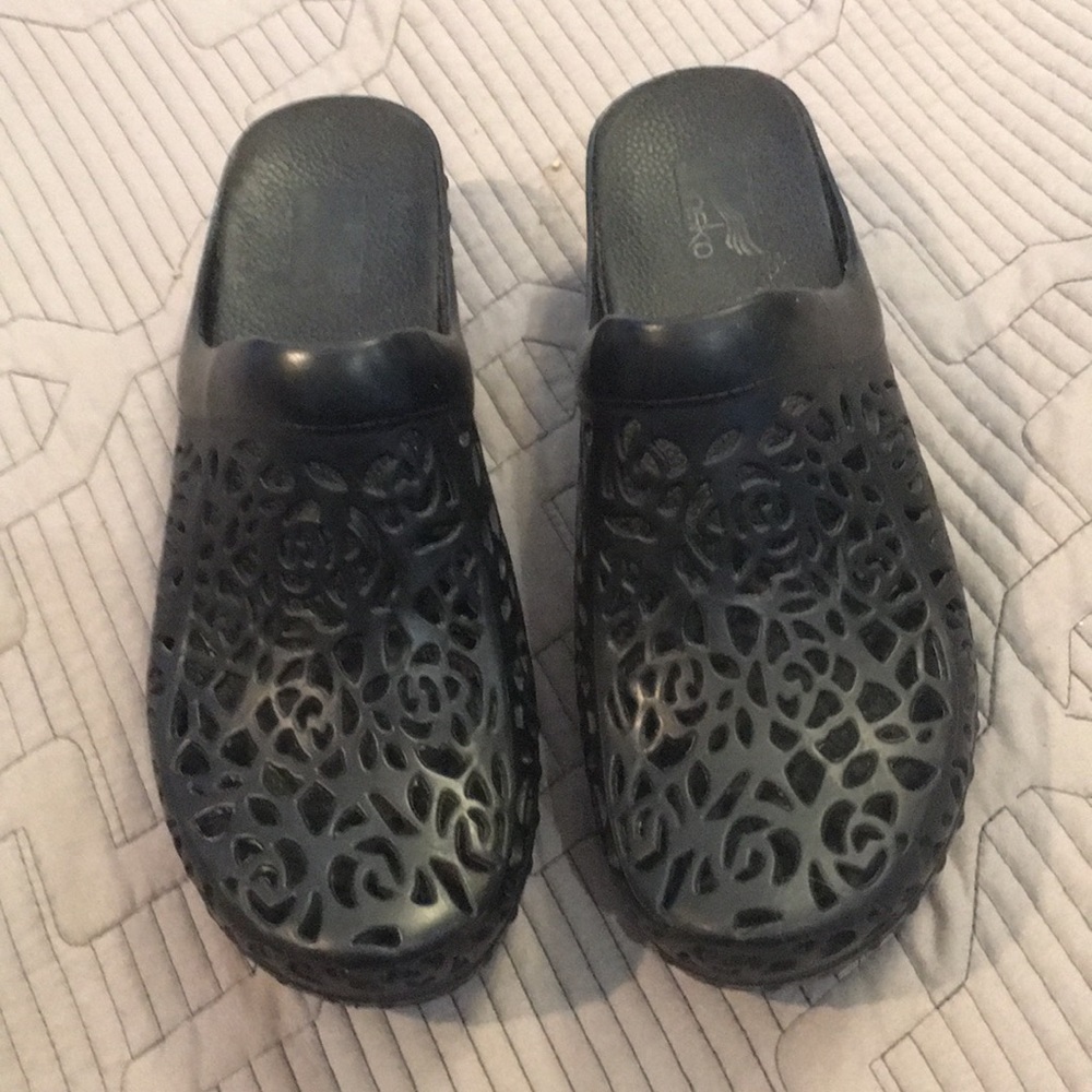 Dansko cut-out clogs-synthetic, can rinse easily